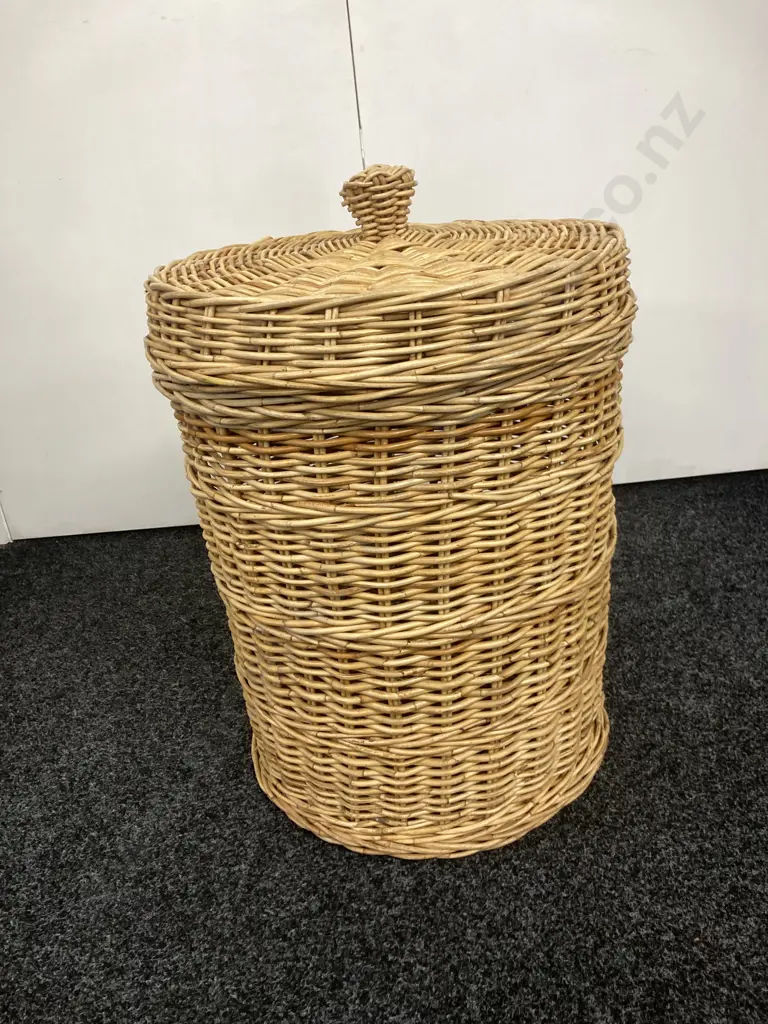 Large Woven Wicker Lidded Basket. 62 x 49cm Image 1++